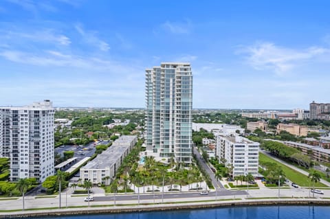 La Clara Palm Beach